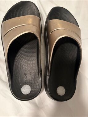 OOFOS Women's Black Footbed Slide Sandals with Metallic Gold Strap